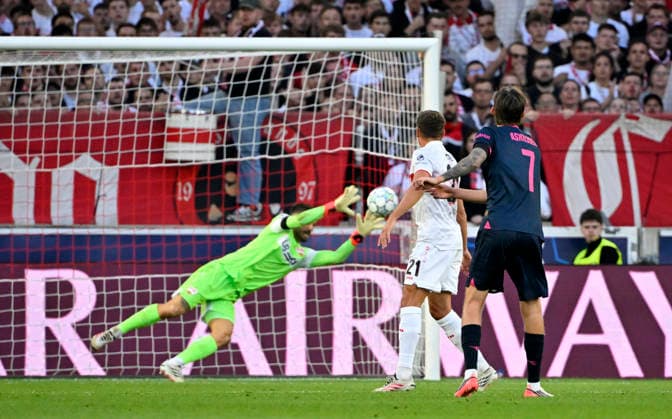 Torschuss Aktion Torchance Kristoffer Askildsen Viking FK Stavanger (07) Grischa Proemel VfB Stuttgart (21) Torwart Fabian Bredlow VfB Stuttgart (01) Aktion Strafraumszene, Torraumszene Champions League VfB Stuttgart vs Viking FK Stavanger 09.09.2026 DFL REGULATIONS PROHIBIT ANY USE OF PHOTOGRAPHS AS IMAGE SEQUENCES AND OR QUASI-VIDEO Champions League VfB Stuttgart vs Viking FK Stavanger
