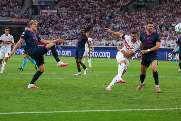 Ermedin Demirovic 9 (VfB Stuttgart) erzielt das 3:1, gegen Jesper Daland 27 (Viking Stavanger) und Kristoffer Haugen 28 (Viking Stavanger), VfB Stuttgart vs. Viking Stavanger, Fussball, Maenner, UEFA Champions League, Saison 2026 2027, 1. Spieltag, 09.09.2026 Stuttgart Baden-Wuerttemberg Deutschland