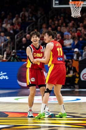 Shuyu Yang (China, 06) und Xinyu Luo (China, 11) jubelt Jubel nach Sieg Spielende, GER, Puerto Rico vs. China, Basketball, FIBA Women s World Cup 2026, Qualifikation fuers Viertelfinale, 09.09.2026 GER, Puerto Rico vs. China, Basketball, FIBA Women s World Cup 2026, Qualifikation fuers Viertelfinale, 09.09.2026 Berlin Copyright: xEibner-Pressefoto MaxxVincenx EP_MVN