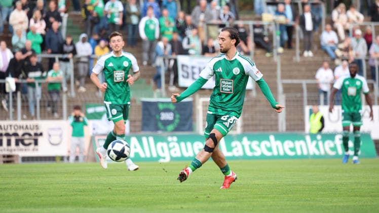 09.09.2026, xrekx, Fussball Regionalliga Suedwest, FC Homburg - 1.FC Kaiserslautern II v.l. Birkan Celik (FC 08 Homburg) Homburg