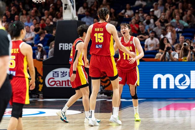 Shuyu Yang (China, 06), Xu Han (China, 15) und Xinyu Luo (China, 11) jubelt Jubel nach Sieg Spielende, GER, Puerto Rico vs. China, Basketball, FIBA Women s World Cup 2026, Qualifikation fuers Viertelfinale, 09.09.2026 GER, Puerto Rico vs. China, Basketball, FIBA Women s World Cup 2026, Qualifikation fuers Viertelfinale, 09.09.2026 Berlin Copyright: xEibner-Pressefoto MaxxVincenx EP_MVN