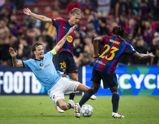 BARCELONA - (lr) Luciano Valente of Feyenoord, Dani Olmo of FC Barcelona, Barca Jules KoundÃ of FC Barcelona during the UEFA Champions League match between FC Barcelona and Feyenoord at Camp Nou on September 9, 2026 in Barcelona, Spain. KOEN VAN WEEL ANP UEFA Champions League 2026 27 xVIxANPxSportx xxANPxIVx 567772317 originalFilename: 567772317.jpg