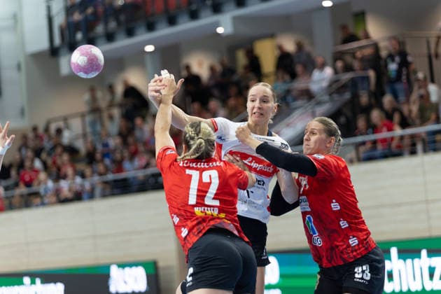 Ilona Kieffer (Halle, 72), Nieke Kühne (Blomberg, 9), Nele Wenzel (Halle, 33), SV Union Halle-Neustadt vs. HSG Blomberg-Lippe, 1. Bundesliga Handball Frauen, 3. Spieltag Saison 2026 27, 09.09.2026 Halle SWH Arena Sachsen-Anhalt Deutschland
