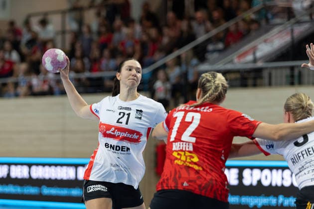 Nuria Bucher (Blomberg, 21), Ilona Kieffer (Halle, 72), SV Union Halle-Neustadt vs. HSG Blomberg-Lippe, 1. Bundesliga Handball Frauen, 3. Spieltag Saison 2026 27, 09.09.2026 Halle SWH Arena Sachsen-Anhalt Deutschland