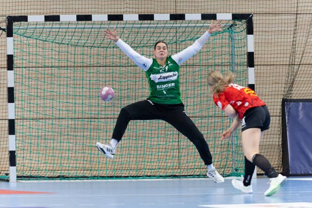 Torhüterin Lara Lepschi (Blomberg, 27), Fabienne Büch (Halle, 15), SV Union Halle-Neustadt vs. HSG Blomberg-Lippe, 1. Bundesliga Handball Frauen, 3. Spieltag Saison 2026 27, 09.09.2026 Halle SWH Arena Sachsen-Anhalt Deutschland