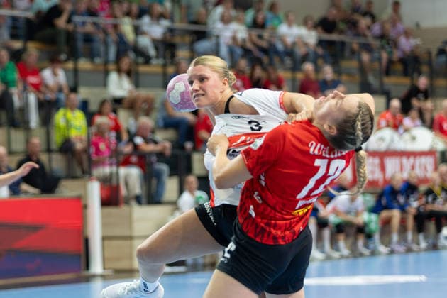 Laura Rüffieux (Blomberg, 3), Ilona Kieffer (Halle, 72), SV Union Halle-Neustadt vs. HSG Blomberg-Lippe, 1. Bundesliga Handball Frauen, 3. Spieltag Saison 2026 27, 09.09.2026 Halle SWH Arena Sachsen-Anhalt Deutschland