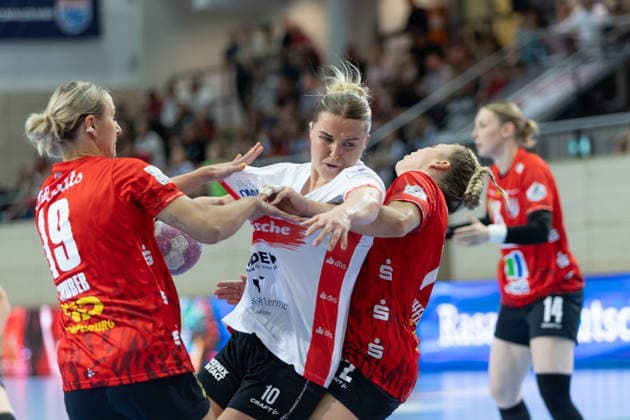 Lea Gruber (Halle, 19), Maxi Mühlner (Blomberg, 10), Ilona Kieffer (Halle, 72), SV Union Halle-Neustadt vs. HSG Blomberg-Lippe, 1. Bundesliga Handball Frauen, 3. Spieltag Saison 2026 27, 09.09.2026 Halle SWH Arena Sachsen-Anhalt Deutschland