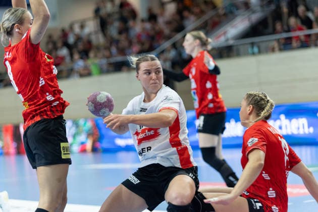 Lea Gruber (Halle, 19), Maxi Mühlner (Blomberg, 10), Ilona Kieffer (Halle, 72), SV Union Halle-Neustadt vs. HSG Blomberg-Lippe, 1. Bundesliga Handball Frauen, 3. Spieltag Saison 2026 27, 09.09.2026 Halle SWH Arena Sachsen-Anhalt Deutschland