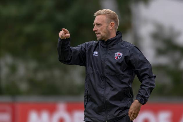 Ingolstadt Gerolfing, Deutschland 09. September 2026: Testspiel - 2026 2027 - FC Ingolstadt 04 II gegen Deutsche Polizei-Nationalmannschaft Im Bild: Trainer Kevin Ulrich (FCI) gestikuliert auf dem Spielfeld. Hörgeräte-Langer-Stadion Bayern Copyright: xFotostandx xSchäferx