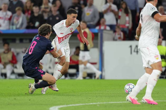 Stuttgart , Fußball UEFA Champions League VfB Stuttgart vs. Viking Stavanger , Joe Bell (Stavanger) Bilai El Khannouss (VfB)