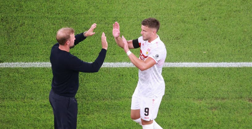 09.09.26 VfB Stuttgart - Viking Stavanger Deutschland, Stuttgart, 09.09.2026, Fussball, UEFA Champions League, Saison 2026 2027, VfB Stuttgart - Viking Stavanger:VFB Trainer Sebastian Hoeneß mit Ermedin Demirovic. .