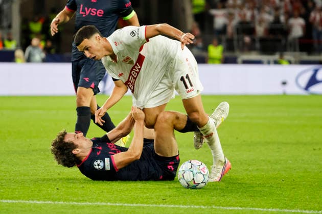Joe Bell (Viking Stavanger, 08) und Bilal El Khannouss (VfB Stuttgart, 11) im Zweikampf , Deutschland, Fussball, UEFA Champions League, 1. Spieltag, 2026 2027, VfB Stuttgart vs. Viking Stavanger, 09.09.2026, Stuttgart Arena Stuttgart Deutschland Copyright: xGrantxHubbsx