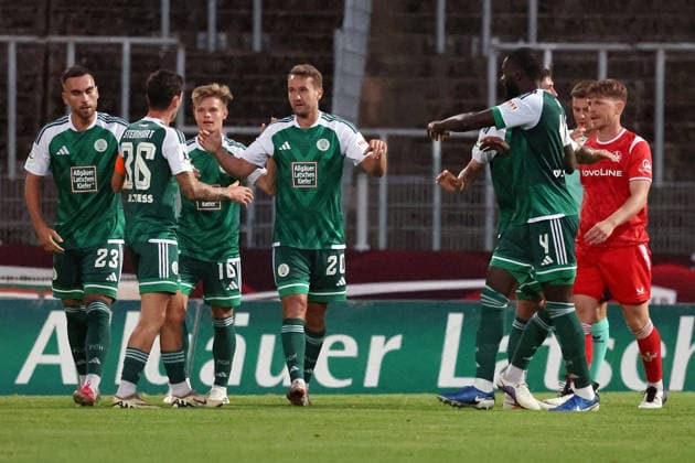 09.09.2026, xrekx, Fussball Regionalliga Suedwest, FC Homburg - 1.FC Kaiserslautern II v.l. Torjubel nach dem Tor zum celebrating the goal celebrate 1:1 durch Julian Günther-Schmidt (FC 08 Homburg) Homburg