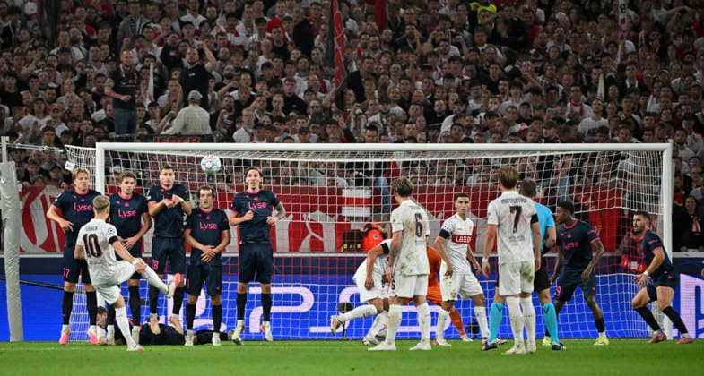Strafraumszene, Torraumszene Freistoss Chris Fuehrich VfB Stuttgart (10) Champions League VfB Stuttgart vs Viking FK Stavanger 09.09.2026 DFL REGULATIONS PROHIBIT ANY USE OF PHOTOGRAPHS AS IMAGE SEQUENCES AND OR QUASI-VIDEO Champions League VfB Stuttgart vs Viking FK Stavanger