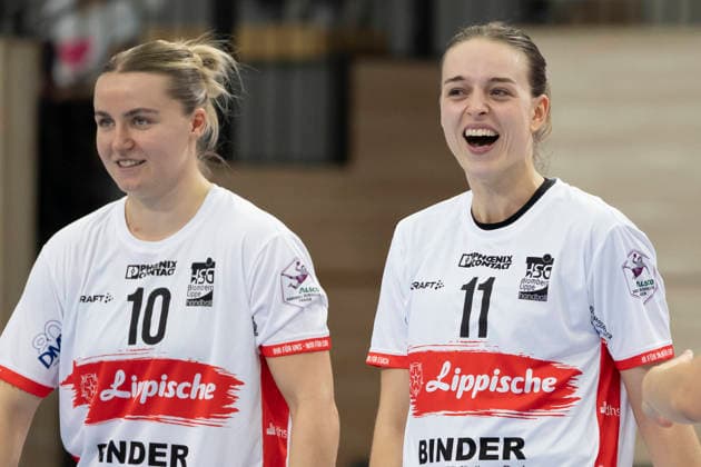 Alsco Handball Bundesliga Frauen, Saison 2026 2027 SV Union Halle-Neustadt vs.HSG Blomberg-Lippe Halle, Deutschland 09.September 2026: Im Bild:v.li.Maxi Mühlner Muehlner (Blomberg) und Isabelle Axmann (Blomberg) lachend, laechelnd, gut gelaunt, grinst, grinsend, Halle Saale SWH Arena Sachsen-Anhalt Deutschland