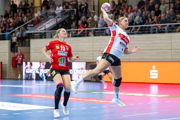 Alsco Handball Bundesliga Frauen, Saison 2026 2027 SV Union Halle-Neustadt vs.HSG Blomberg-Lippe Halle, Deutschland 09.September 2026: Im Bild:v.li.Marie Polakova (Halle) und Laura Rüffieux (Blomberg) Halle Saale SWH Arena Sachsen-Anhalt Deutschland