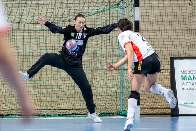 Alsco Handball Bundesliga Frauen, Saison 2026 2027 SV Union Halle-Neustadt vs.HSG Blomberg-Lippe Halle, Deutschland 09.September 2026: Im Bild:v.li.Torhueterin Nicola Czaja (Halle) und Nuria Bucher (Blomberg) Halle Saale SWH Arena Sachsen-Anhalt Deutschland
