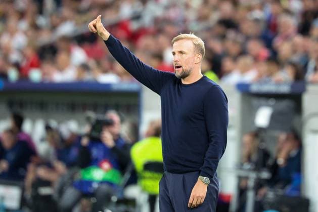 Cheftrainer Sebastian Hoeness (VfB Stuttgart) zufrieden, Daumen hoch, VfB Stuttgart vs. Viking Stavanger, Fussball, Maenner, UEFA Champions League, Saison 2026 2027, 1. Spieltag, 09.09.2026 Stuttgart Baden-Wuerttemberg Deutschland