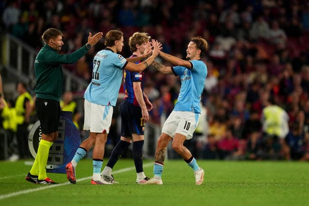 UEFA Champions League: FC Barcelona, Barca v Feyenoord Rotterdam Barcelona - Tobias van den Elshout of Feyenoord Rotterdam is replaced by Luciano Valente of Feyenoord Rotterdam during the first competition round of the 2026 2027 UEFA Champions League season. The match is set between FC Barcelona and Feyenoord Rotterdam at Camp Nou on 9 September 2026 in Barcelona, Spain. (Hero Images Yannick Verhoeven) Copyright: xYannickxVerhoevenx