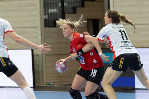 Viktoria Marksteiner (Halle, 10), Isabelle Axmann (Blomberg, 11), SV Union Halle-Neustadt vs. HSG Blomberg-Lippe, 1. Bundesliga Handball Frauen, 3. Spieltag Saison 2026 27, 09.09.2026 Halle SWH Arena Sachsen-Anhalt Deutschland