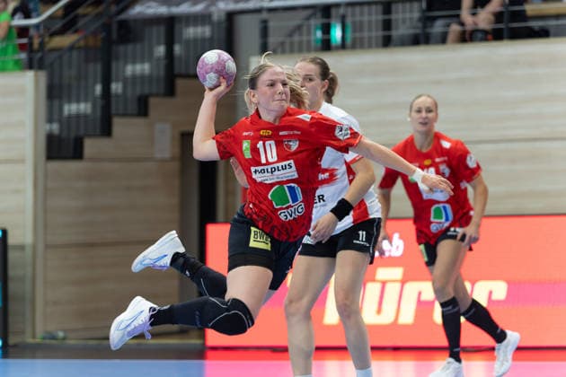 Viktoria Marksteiner (Halle, 10), Isabelle Axmann (Blomberg, 11), SV Union Halle-Neustadt vs. HSG Blomberg-Lippe, 1. Bundesliga Handball Frauen, 3. Spieltag Saison 2026 27, 09.09.2026 Halle SWH Arena Sachsen-Anhalt Deutschland