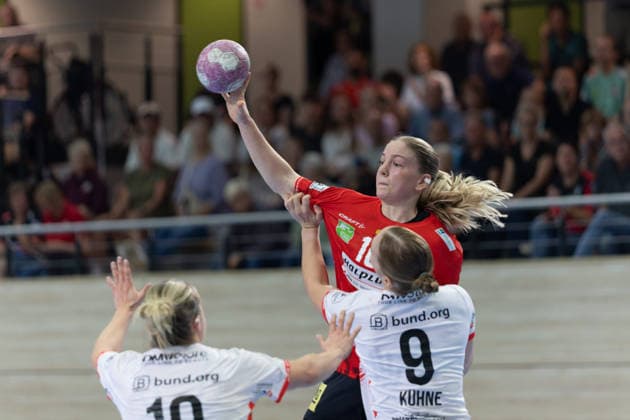 Maxi Mühlner (Blomberg, 10), Viktoria Marksteiner (Halle, 10), Nieke Kühne (Blomberg, 9), SV Union Halle-Neustadt vs. HSG Blomberg-Lippe, 1. Bundesliga Handball Frauen, 3. Spieltag Saison 2026 27, 09.09.2026 Halle SWH Arena Sachsen-Anhalt Deutschland