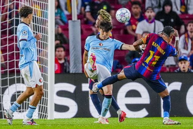 BARCELONA - Tsuyoshi Watanabe of Feyenoord battles for possession with Raphinha of FC Barcelona, Barca during the UEFA Champions League match between FC Barcelona and Feyenoord at the Spotify Camp Nou on 09 September 2026 in Barcelona, Spain. GEERT VAN ERVEN ANP UEFA Champions League 2026 27 xVIxANPxSportx xMarcelxterxBalsxIVx 567776853 originalFilename: 567776853.jpg