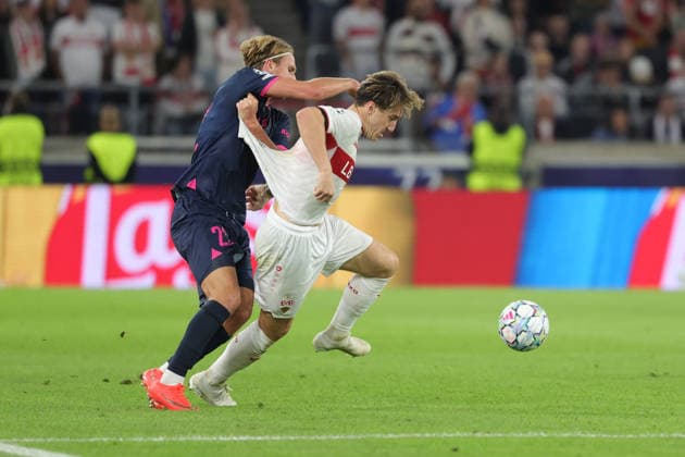 Stuttgart , Fußball UEFA Champions League VfB Stuttgart vs. Viking Stavanger , Erik Botheim (Stavanger) Angelo Stiller (VfB)