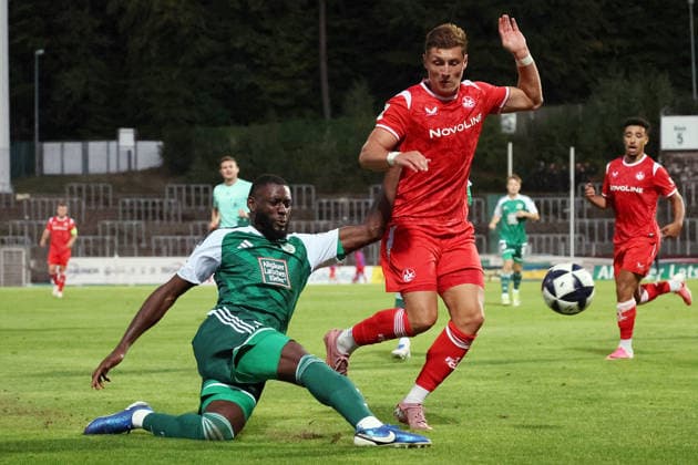 09.09.2026, xrekx, Fussball Regionalliga Suedwest, FC Homburg - 1.FC Kaiserslautern II v.l. Aaron Manu (FC 08 Homburg) Oleg Skakun (1.FC Kaiserslautern II) Zweikampf, Aktion, action, battle for the ball Homburg