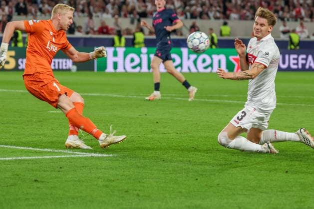 Airld Ostbo 1 (Viking Stavanger) und Ramon Hendriks 3 (VfB Stuttgart) in Aktion, VfB Stuttgart vs. Viking Stavanger, Fussball, Maenner, UEFA Champions League, Saison 2026 2027, 1. Spieltag, 09.09.2026 Stuttgart Baden-Wuerttemberg Deutschland