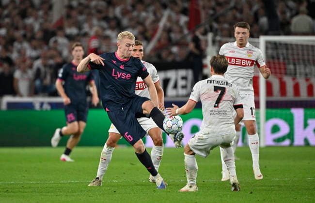 Zweikampf, Aktion Henrik Bjordal Viking FK Stavanger (16) Aktion am Ball gegen Maximilian Mittelstaedt VfB Stuttgart (07) Champions League VfB Stuttgart vs Viking FK Stavanger 09.09.2026 DFL REGULATIONS PROHIBIT ANY USE OF PHOTOGRAPHS AS IMAGE SEQUENCES AND OR QUASI-VIDEO Champions League VfB Stuttgart vs Viking FK Stavanger
