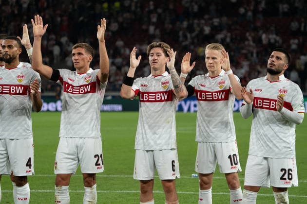 Josha Vagnoman (VfB Stuttgart, 04), Grischa Prömel (VfB Stuttgart, 21), Angelo Stiller (VfB Stuttgart, 06), Chris Führich (VfB Stuttgart, 10), Deniz Undav (VfB Stuttgart, 26) vor der Kurve, GER, VfB Stuttgart vs. Viking FK Stavanger, Fussball, UEFA Champions League, Spieltag 1, Spielzeit 2026 2027, 09.09.2026, GER, VfB Stuttgart vs. Viking FK Stavanger, Fussball, UEFA Champions League, Spieltag 1, Spielzeit 2026 2027, 09.09.2026, Stuttgart Copyright: xEibner-Pressefoto EdwardxCheungx EP_ECG