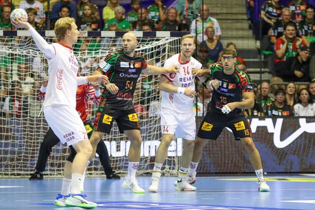 09.09.2026, xgox, Handball - EHF Champions League SC Magdeburg - Kolstad Handbold v.l. Oscar Bergendahl (Magdeburg, 54), Magnus Gullerud (Kolstad, 14), Antonio Serradilla (Magdeburg, 15) Zweikampf, Duell, Kampf, tackle Magdeburg