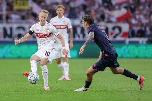 Stuttgart , Fußball UEFA Champions League VfB Stuttgart vs. Viking Stavanger , Chris Führich (VfB) Kristoffer Askildsen (Stavanger)