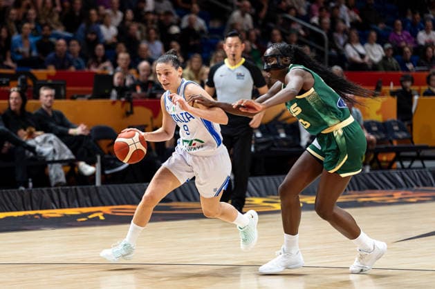 Cecilia Zandalasini (Italien, 09) im Dribbling, Ezi Magbegor (Australien, 13), GER, Italien vs. Australien, Basketball, FIBA Women s World Cup 2026, Qualifikation fuers Viertelfinale, 09.09.2026 GER, Italien vs. Australien, Basketball, FIBA Women s World Cup 2026, Qualifikation fuers Viertelfinale, 09.09.2026 Berlin Copyright: xEibner-Pressefoto MaxxVincenx EP_MVN