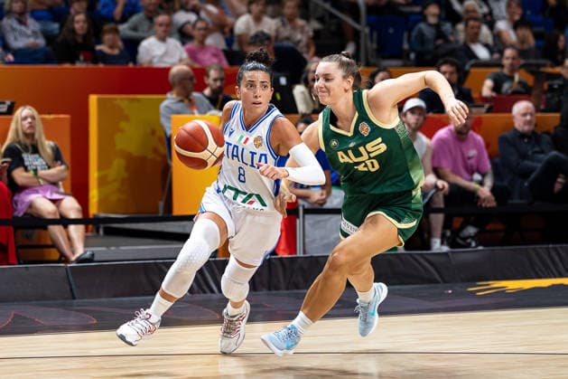 Costanza Verona (Italien, 08) im Dribbling gegen Isobel Borlase (Australien, 20), GER, Italien vs. Australien, Basketball, FIBA Women s World Cup 2026, Qualifikation fuers Viertelfinale, 09.09.2026 GER, Italien vs. Australien, Basketball, FIBA Women s World Cup 2026, Qualifikation fuers Viertelfinale, 09.09.2026 Berlin Copyright: xEibner-Pressefoto MaxxVincenx EP_MVN