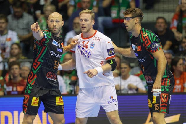 09.09.2026, xtgx, Handball Champions LegaueL, SC Magdeburg - Kolstad Handbold emspor, v.l. Oscar Bergendahl (Magdeburg, 54), Magnus Gullerud (Kolstad, 14), Antonio Serradilla Cuenca (Magdeburg, 15) Zweikampf, Duell, Kampf, tackle Magdeburg