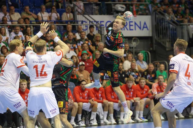 09.09.2026, xtgx, Handball Champions LegaueL, SC Magdeburg - Kolstad Handbold emspor, v.l. Gisli Thorgeir Kristjansson (Magdeburg, 10) wirft Tor, Torschuetze, erzielt Tor, Treffer, scores the goal Magdeburg