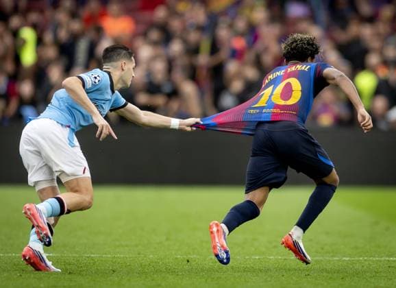 BARCELONA - (lr) Mika Marmol of Feyenoord and Lamine Yamal of Barcelona during the UEFA Champions League match between FC Barcelona, Barca and Feyenoord at Camp Nou on September 9, 2026 in Barcelona, Spain. KOEN VAN WEEL ANP UEFA Champions League 2026 27 xVIxANPxSportx xxANPxIVx 567785152 originalFilename: 567785152.jpg