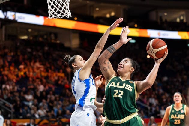 Zitina Aokuso (Australien, 22) beim Korbleger, Matilde Villa (Italien, 05), GER, Italien vs. Australien, Basketball, FIBA Women s World Cup 2026, Qualifikation fuers Viertelfinale, 09.09.2026 GER, Italien vs. Australien, Basketball, FIBA Women s World Cup 2026, Qualifikation fuers Viertelfinale, 09.09.2026 Berlin Copyright: xEibner-Pressefoto MaxxVincenx EP_MVN