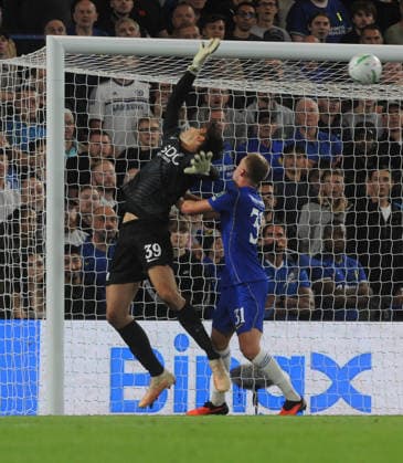 Football - 2026 2027 Carabao EFL (League) Cup - Third Round: Chelsea vs. Leeds United - Stamford Bridge - Wednesday 9th September 2026 Tarik Muharemovic of Leeds scores his first half goal past young Chelsea Goalkeeper Mike Penders 