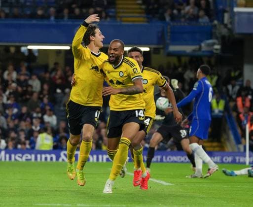 Brenden Aaronson of Leeds United celebrates scoring the second goal with Lukas Nmecha Chelsea v Leeds United, EFL Carabao Cup, Third Round, Football, Stamford Bridge, London, UK - 09 Sep 2026London Stamford Bridge United Kingdom EDITORIAL USE ONLY No use with unauthorised audio, video, data, fixture lists, club league logos or live services. Online in-match use limited to 120 images, no video emulation. No use in betting, games or single club league player publications. Copyright: xJedxLeicester Shutterstockx 17140216ae