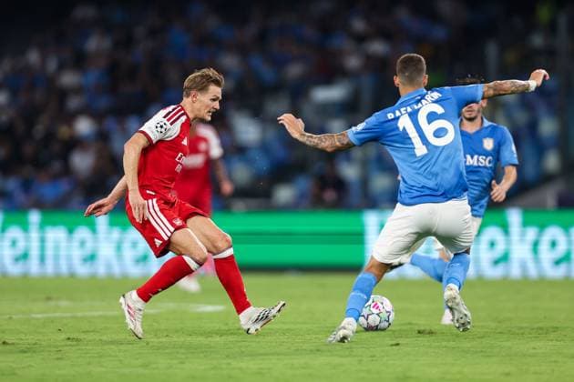 Martin odegaard of Arsenal passes the ball Napoli v Arsenal, UEFA Champions League, League Stage, Football, Stadio Diego Armando Maradona, Naples, Italy - 09 Sep 2026Naples Stadio Diego Armando Maradona Italy  Copyright: xMarcoxIacobucci Shutterstockx 17140214fx