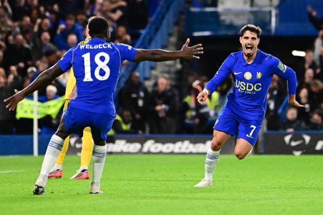 Chelsea v Leeds United, Carabao cup, League cup. GOAL Chelsea forward Pedro Neto (7) scores a goal and celebrates with Chelsea forward Danny Wellbeck (18) 3-2 during the Carabao cup match between Chelsea and Leeds United at Stamford Bridge, London, UK on 9 September 2026. London Stamford Bridge Greater London UK Editorial use only DataCo restrictions apply See www.football-dataco.com , Copyright: xDennisxGoodwinx PSI-24841-0043