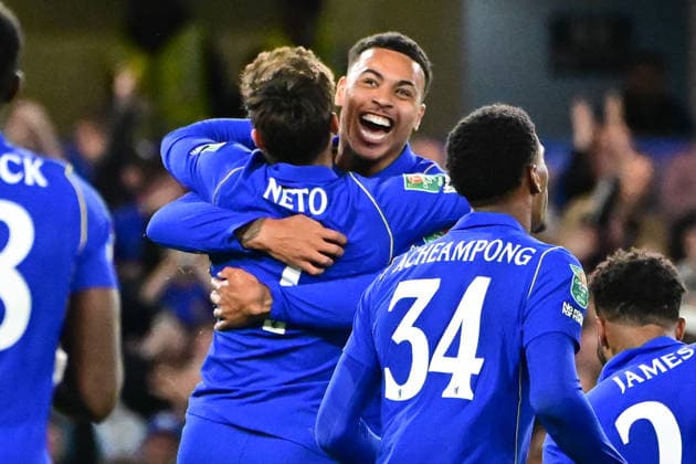 Chelsea v Leeds United, Carabao cup, League cup. GOAL Chelsea forward Pedro Neto (7) scores a goal and celebrates with Chelsea midfielder Morgan Rogers (17) 3-2 during the Carabao cup match between Chelsea and Leeds United at Stamford Bridge, London, UK on 9 September 2026. London Stamford Bridge Greater London UK Editorial use only DataCo restrictions apply See www.football-dataco.com , Copyright: xDennisxGoodwinx PSI-24841-0044