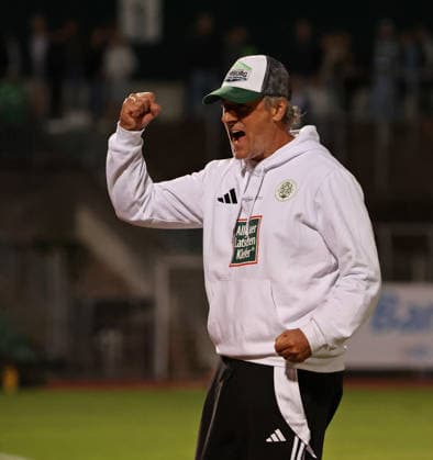 09.09.2026, Fussball, Herren, Regionalliga Südwest, Saison 2026 2027, FC 08 Homburg - 1. FC Kaiserslautern II, Trainer Roland Seitz (FC 08 Homburg) jubelt über den Sieg, ballt die Faust Homburg Waldstadion Saarland Deutschland Copyright: xFabianxKleerx