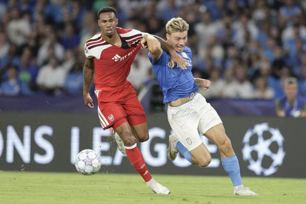 SOCCER - UEFA Champions League - SSC Napoli vs. Arsenal FC Photo by IPA ABACAPRESS.COM88327225 - Napoli s Danish forward Rasmus Hojlund battles for the ball with Arsenal s Brazilian defender Gabriel during the Champions League soccer match between SSC Napoli and Arsenal at the Diego Armando Maradona Stadium in Naples on September 9, 2026. Naples Italy  Copyright: xIPAxSport ABACAx