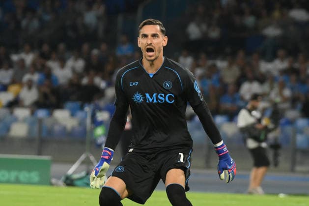 IPA88328832 - Alex Meret of SSC Napoli in action during the UEFA Champions League match between SSC Napoli and Arsenal FC at the Diego Armando Maradona Stadium  Copyright: xDaniloxGemito IPAxSportx xx IPA88328832