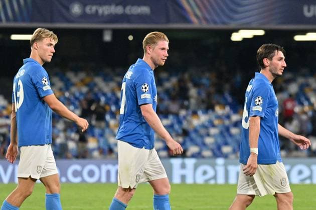 Foto IPP Felice De Martino Napoli 09 09 2026 Calcio Champions League 2026-2027 Napoli - Arsenal Nella foto: Rasmus Hojlund, Kevin De Bruyne e Billy Gilmour a fine gara Italy Photo Press World Copyright Napoli italy Italia ITALY  Copyright: xR4924_italyphotopressx