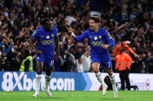 LONDON, ENGLAND, Wednesday 9th Sep 2026: Pedro Neto of Chelsea scores the third goal for Chelsea during the Carabao Cup, English League Cup 3rd round match between Chelsea and Leeds at Stamford Bridge in London, England. (Photo by Alex Ferrelly Sports Press Photo) Copyright: xAlexxFerrelly SportsxPressxPhotox Sportspressphoto_SPR227059